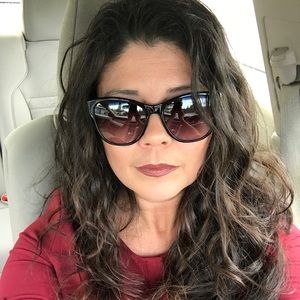 Meet your Posher, Renita